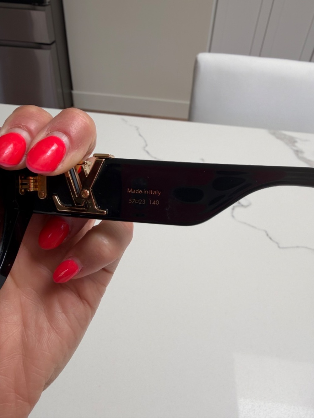 Oversized Louis Vuitton Sunglasses - Picture 4 of 7